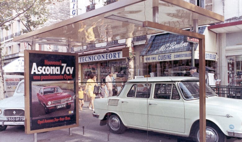 The first advertising weather shelter was installed in Lyon in 1964.