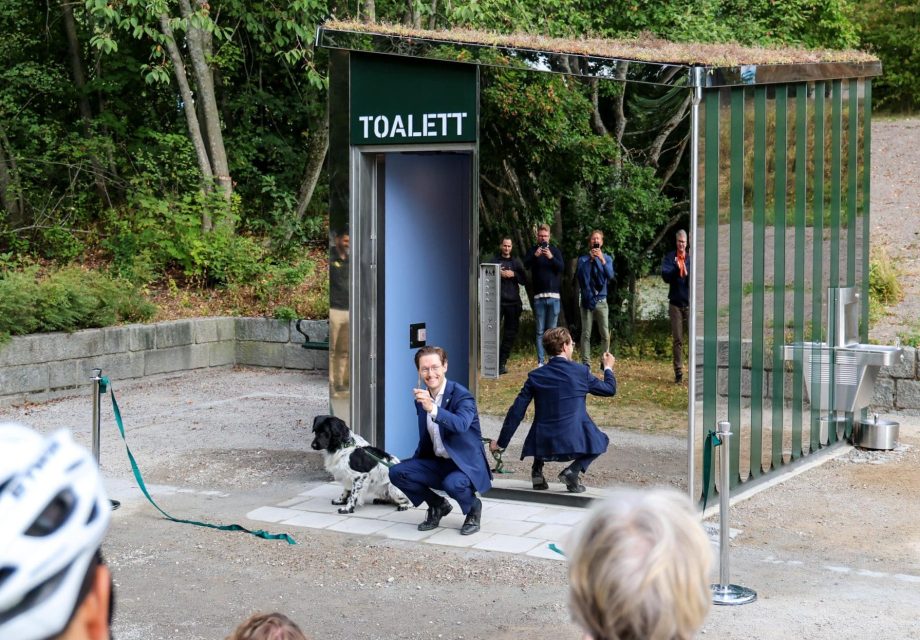 Sundbyberg’s new, dog-friendly public restroom in Lötsjöparken officially opened